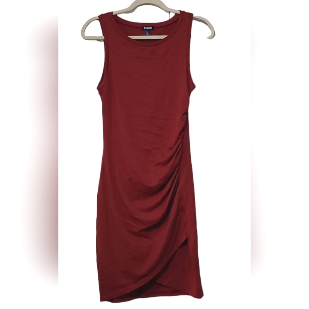Tildon Burgundy Fitted Sleeveless dress Size Small‎